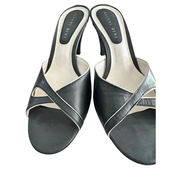 Gianni Bini Women's Dark Navy & Black Slip On Leather Heels Size 9M - Picture 9 of 9